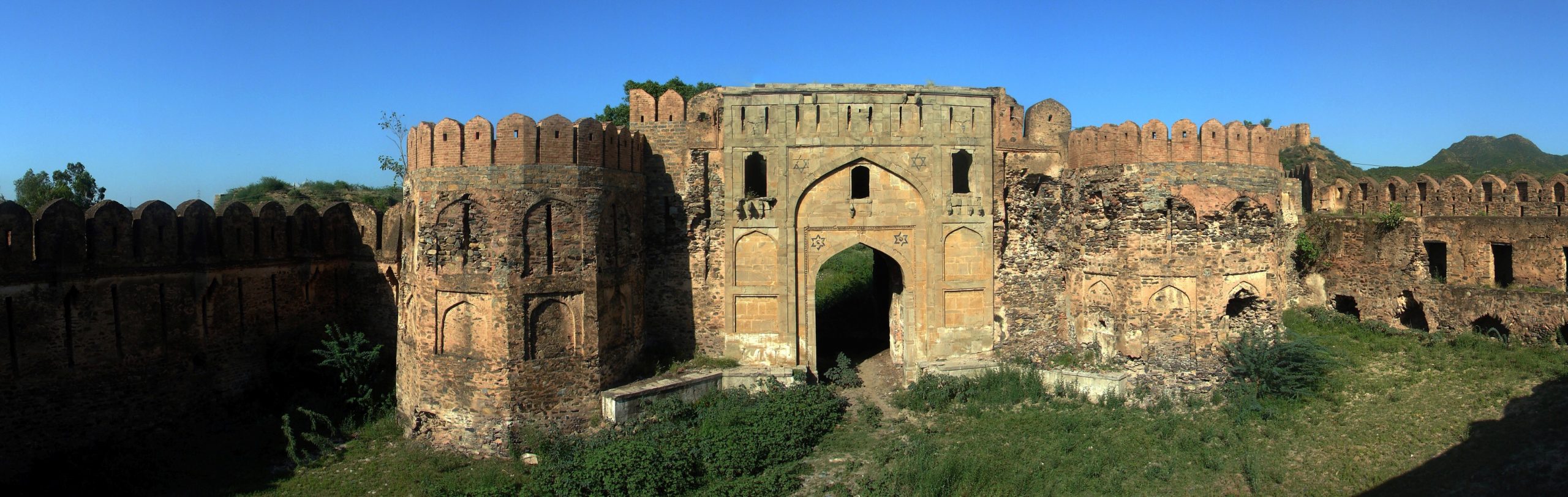 قلعہ اٹک ایک لاکھ روپے میں فروخت کر دیا گیا