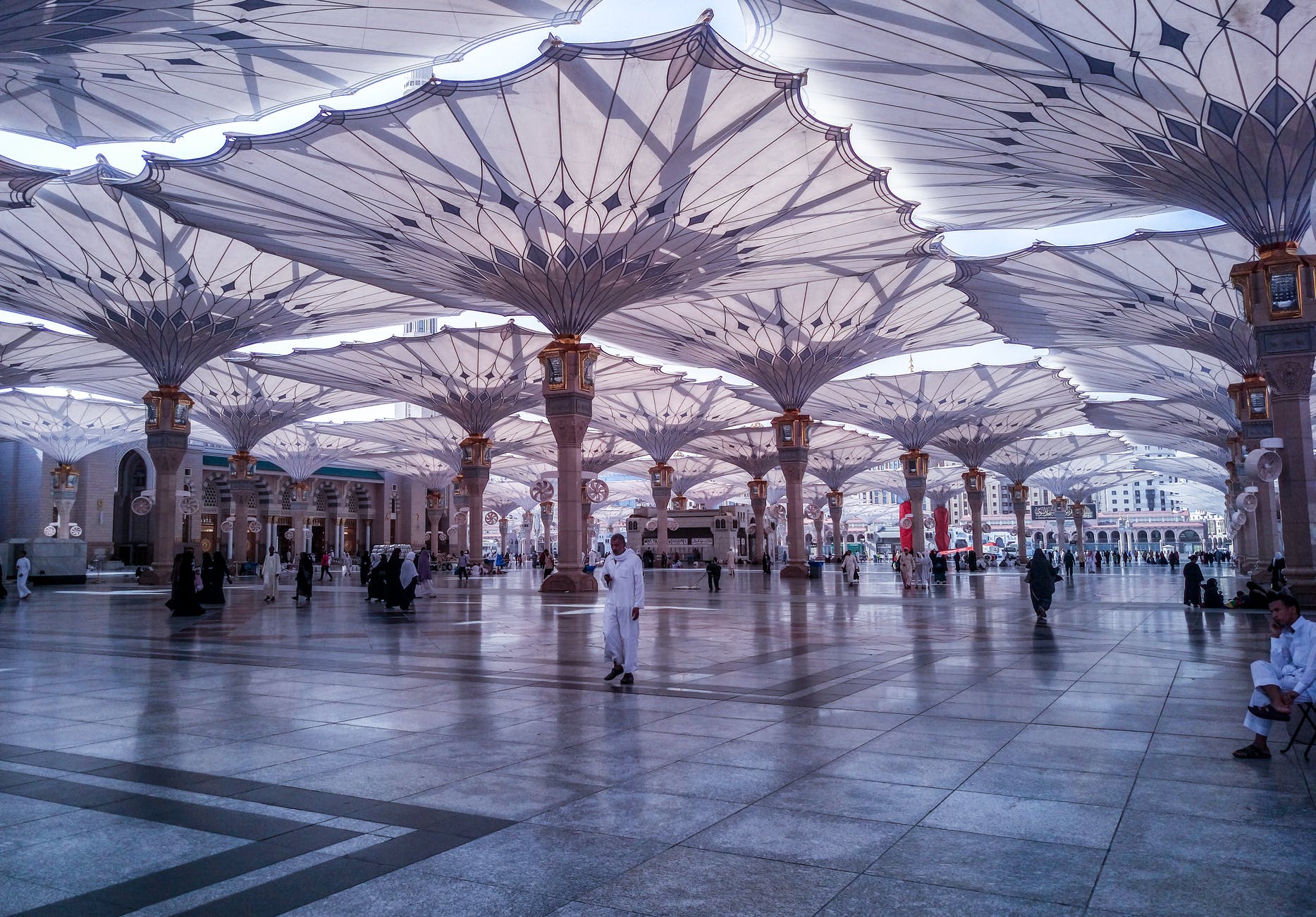 معراج کی شب چرخِ خالق نے جِلا پائی