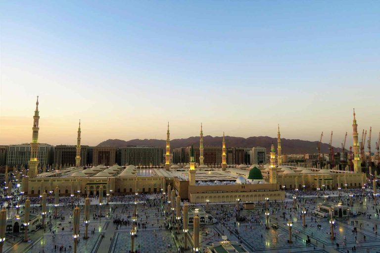 میں سوچوں یہ کیوں اُجلی اُجلی سحر ہے
