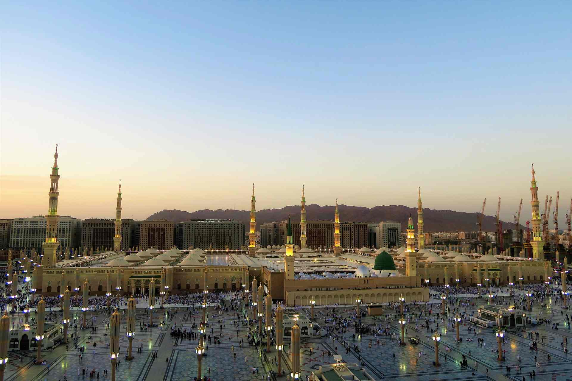 میں سوچوں یہ کیوں اُجلی اُجلی سحر ہے